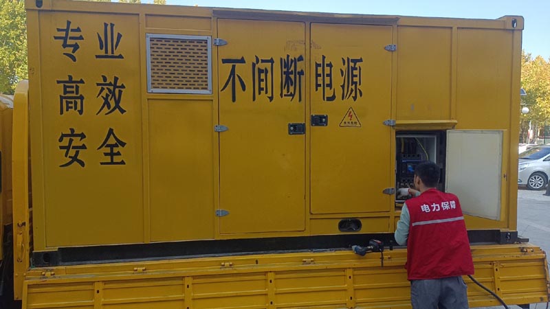 百色柴油发电机组和UPS电源配合使用时，如何避免切换过程中的电力中断？